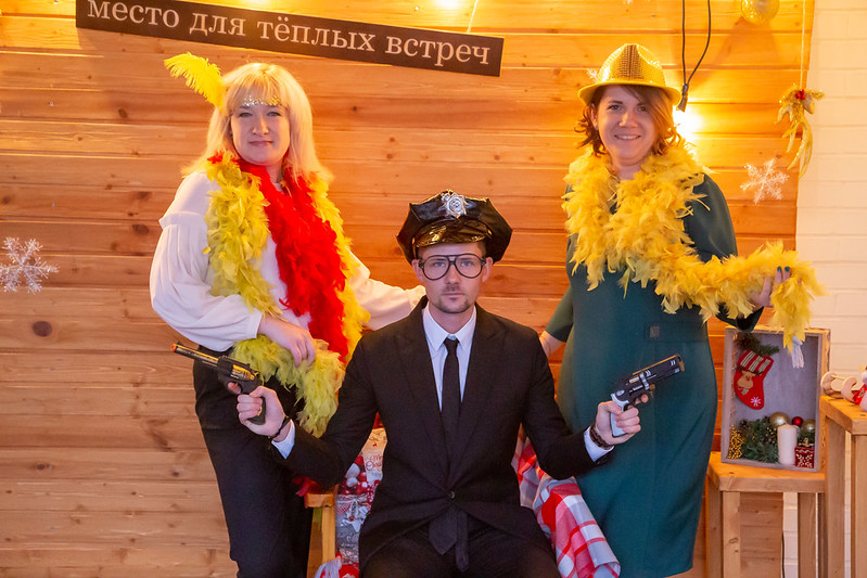 Новогоднее украшение зала для корпоратива в Южно-Сахалинске