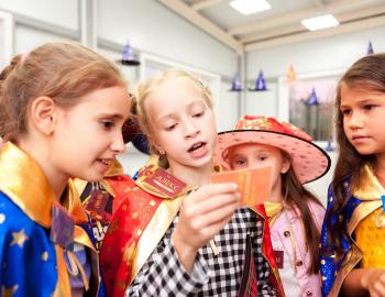 Новый год в Южно-Сахалинске глазами школьников: квесты, игры и секреты организации Новый год в Южно-Сахалинске глазами школьников: квесты, игры и секреты организации