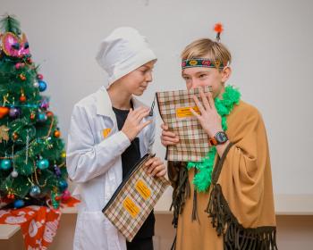 Как отметить Новый год 2025 в школе в Южно-Сахалинске, чтобы дети визжали от восторга