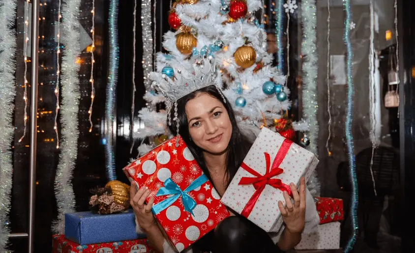 Гайд по идеальному Новому году 2026 с друзьями в Южно-Сахалинске: от квартиры и коттеджа — до квеста и ночного города